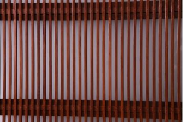 和製アンティーク　裏ガラス入り　艶やかな質感が魅力的なガラス格子戸(引き戸、建具)