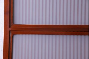 和製アンティーク　裏ガラス入り　艶やかな質感が魅力的なガラス格子戸(引き戸、建具)