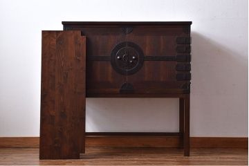 アンティーク家具　和製アンティーク　観音開き戸!下部の棚が便利な時代箪笥サイドボード(チェスト)