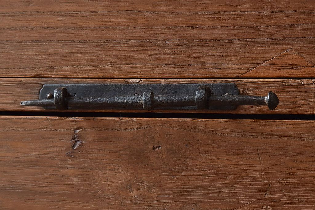 アンティーク家具　和製アンティーク　観音開き戸!下部の棚が便利な時代箪笥サイドボード(チェスト)