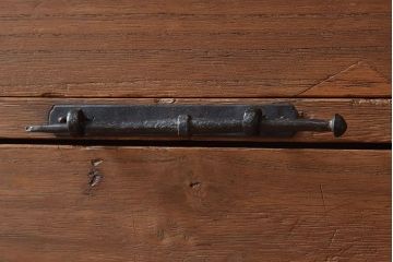 アンティーク家具　和製アンティーク　観音開き戸!下部の棚が便利な時代箪笥サイドボード(チェスト)