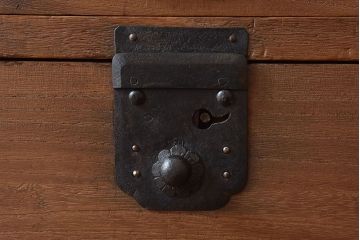 アンティーク家具　和製アンティーク　観音開き戸!下部の棚が便利な時代箪笥サイドボード(チェスト)