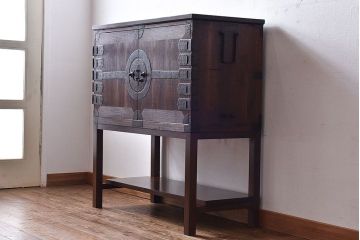 アンティーク家具　和製アンティーク　観音開き戸!下部の棚が便利な時代箪笥サイドボード(チェスト)