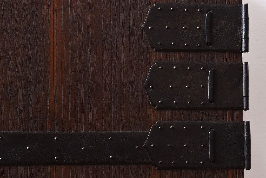 アンティーク家具　和製アンティーク　観音開き戸!下部の棚が便利な時代箪笥サイドボード(チェスト)