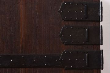 アンティーク家具　和製アンティーク　観音開き戸!下部の棚が便利な時代箪笥サイドボード(チェスト)