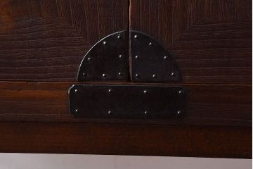 アンティーク家具　和製アンティーク　観音開き戸!下部の棚が便利な時代箪笥サイドボード(チェスト)