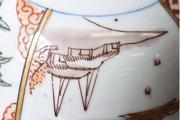 古民具・骨董　江戸期　華やかな古伊万里色絵染付　蓋つき茶碗2客セット(1)