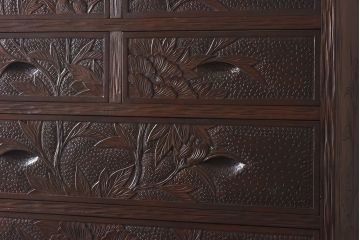 中古　伝統工芸　軽井沢彫り　牡丹の図柄が上品な縦型チェスト(和タンス、引き出し)