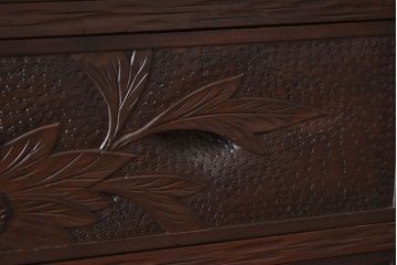中古　伝統工芸　軽井沢彫り　牡丹の図柄が上品な縦型チェスト(和タンス、引き出し)