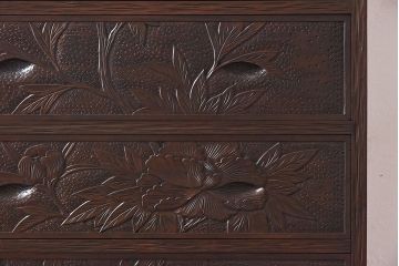 中古　伝統工芸　軽井沢彫り　牡丹の図柄が上品な縦型チェスト(和タンス、引き出し)