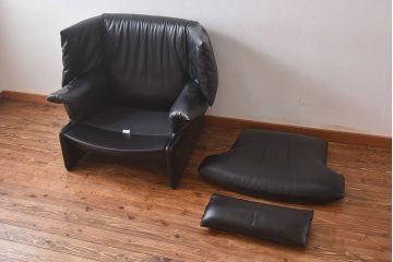 中古美品　Cassinaixc.(カッシーナイクスシー)　PORTOVENERE(ポルトヴェーネル)天然革　1人掛けソファ(定価約67万円)
