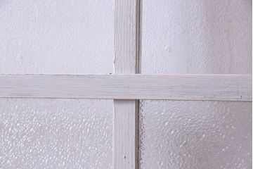 ペイント家具　ダイヤガラス入り　ナチュラルな雰囲気ただようガラス戸(建具、引き戸)