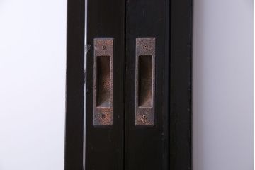 昭和期　ケヤキ材の杢目が存在感を放つガラス帯戸(引き戸、建具)2枚セット