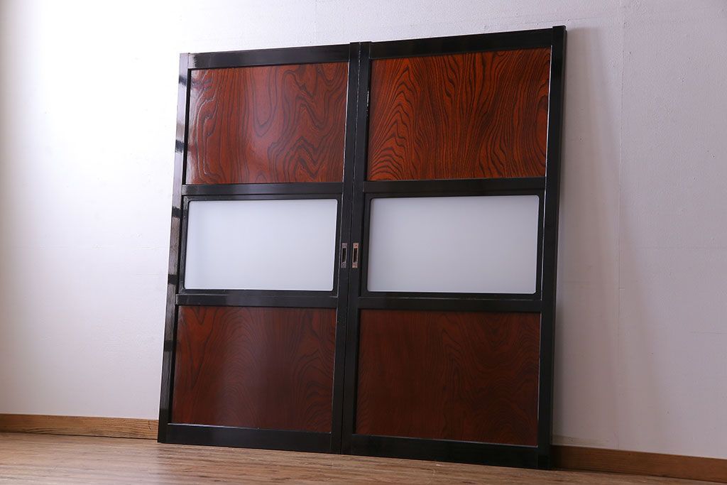 昭和期　ケヤキ材の杢目が存在感を放つガラス帯戸(引き戸、建具)2枚セット