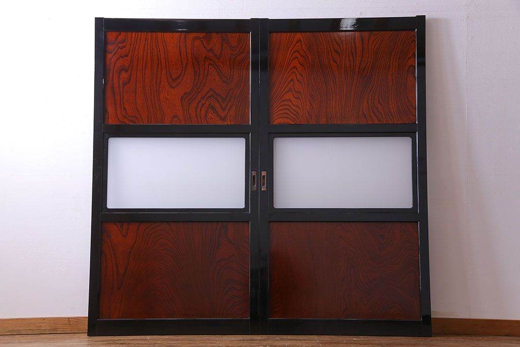 昭和期　ケヤキ材の杢目が存在感を放つガラス帯戸(引き戸、建具)2枚セット