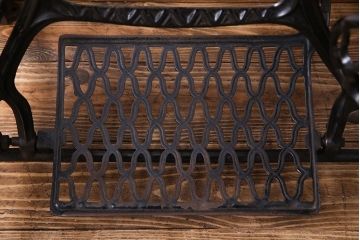 アンティーク雑貨　アンティーク　日本製　SPESIAL　レトロなミシン脚