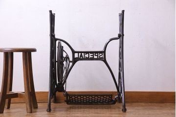 アンティーク雑貨　アンティーク　日本製　SPESIAL　レトロなミシン脚