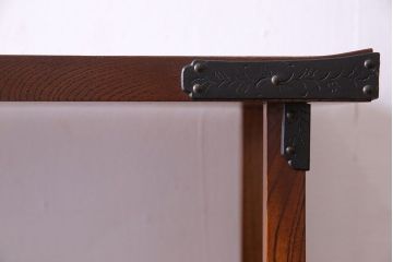 中古　民芸家具　立派な金具が目を惹く上質な飾り棚(茶棚)