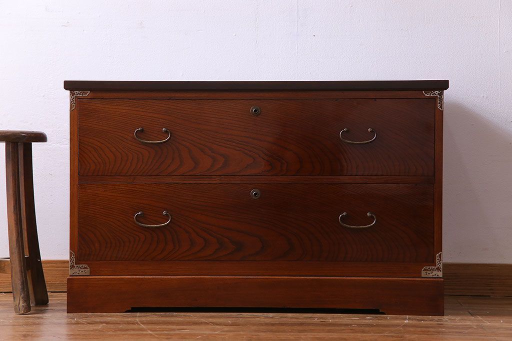 アンティーク家具　昭和期　前面ケヤキ材　漆塗りが美しいタンスローチェスト(引き出し、箪笥)