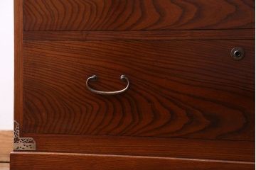 アンティーク家具　昭和期　前面ケヤキ材　漆塗りが美しいタンスローチェスト(引き出し、箪笥)