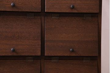 レトロ家具　昭和レトロ　マス目が可愛らしいパタパタ収納棚(キャビネット、戸棚)