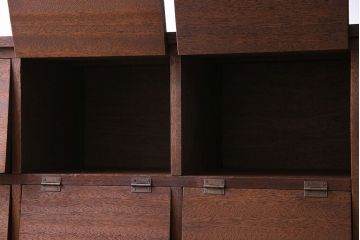 レトロ家具　昭和レトロ　マス目が可愛らしいパタパタ収納棚(キャビネット、戸棚)