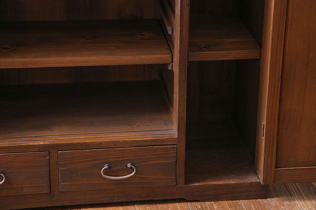 レトロ家具　引き出し付き!レトロなデザインのアンティーク下駄箱(収納棚、戸棚)