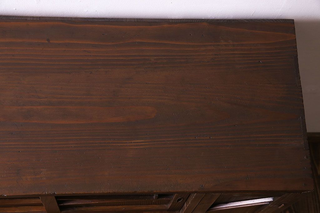 レトロ家具　引き出し付き!レトロなデザインのアンティーク下駄箱(収納棚、戸棚)