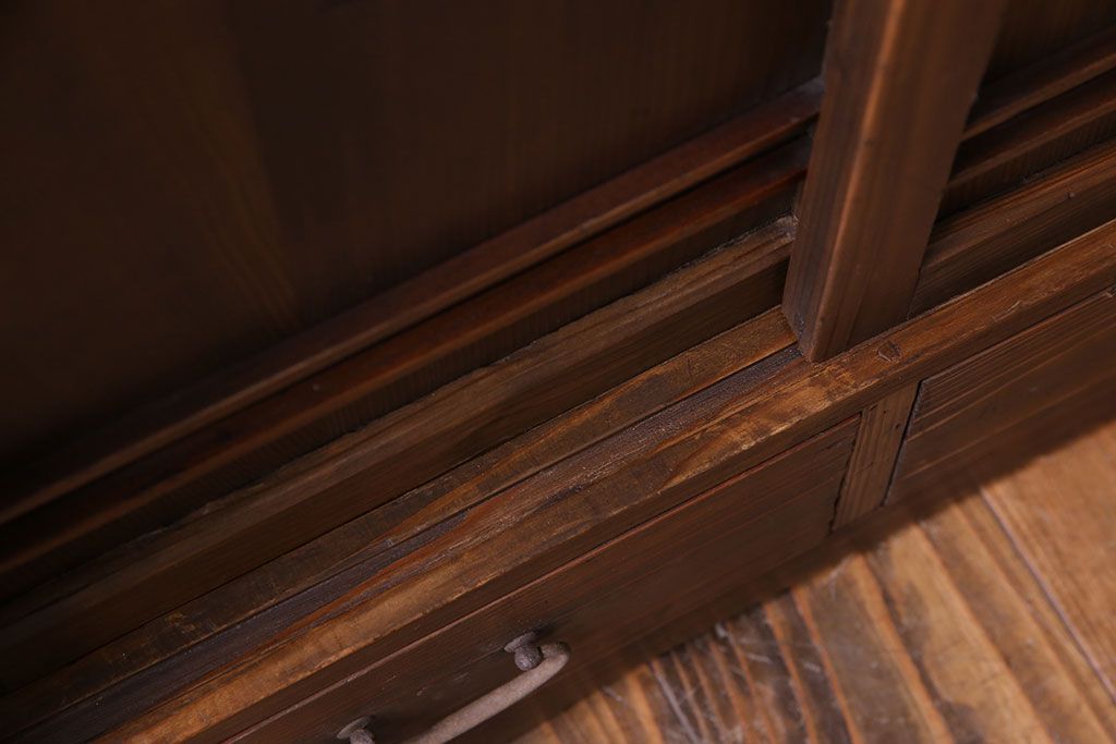 レトロ家具　引き出し付き!レトロなデザインのアンティーク下駄箱(収納棚、戸棚)