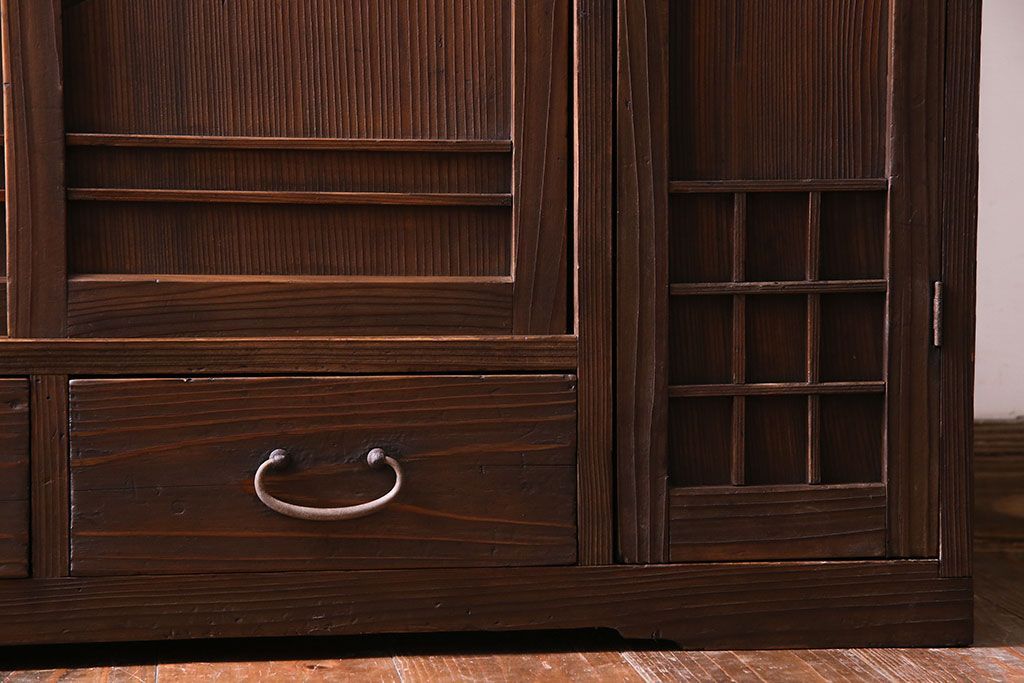 レトロ家具　引き出し付き!レトロなデザインのアンティーク下駄箱(収納棚、戸棚)