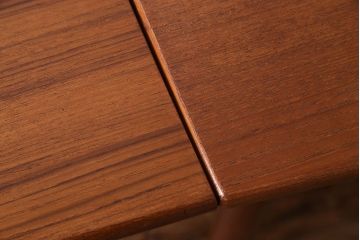 【S様ご成約分】北欧家具　チーク材　シンプルなデザインが魅力的なエクステンションテーブル(ダイニングテーブル)