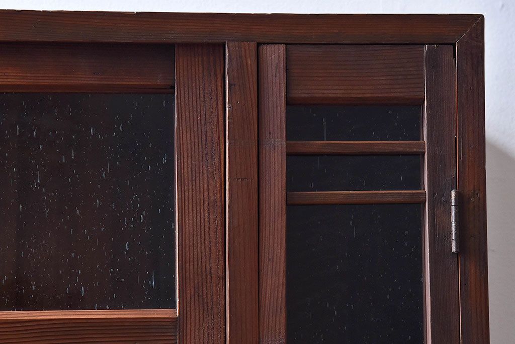 アンティーク家具　和製アンティーク　気泡ガラスがおしゃれな収納棚(下駄箱、戸棚、本箱)