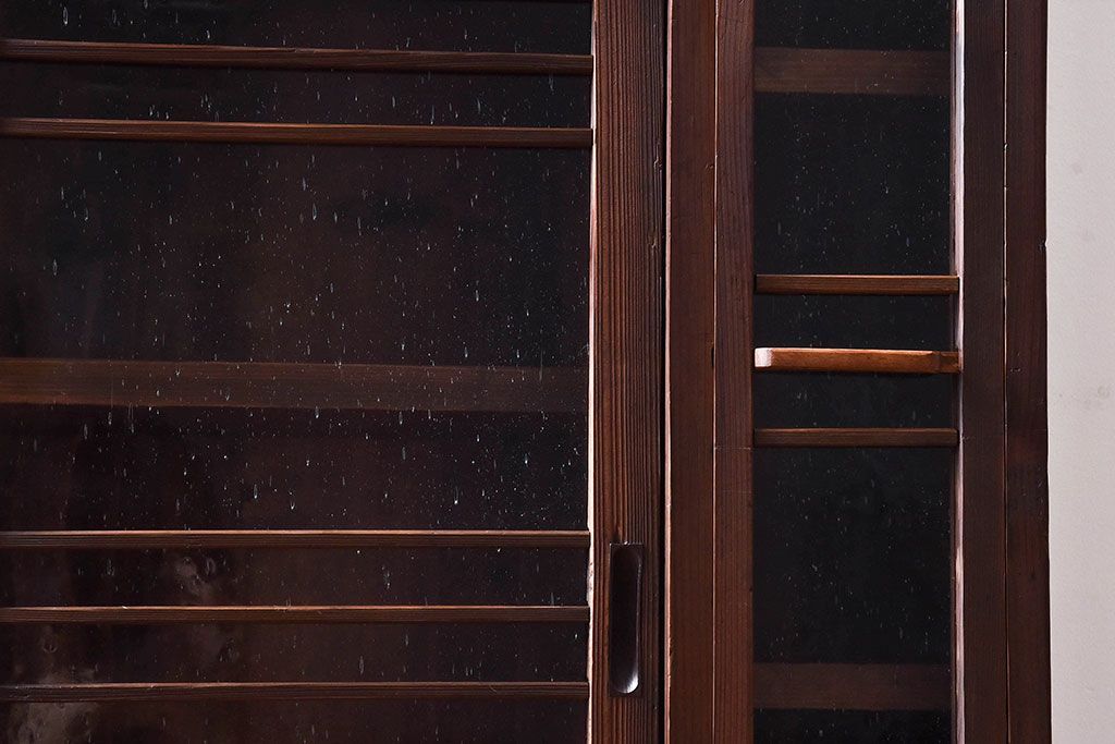 アンティーク家具　和製アンティーク　気泡ガラスがおしゃれな収納棚(下駄箱、戸棚、本箱)