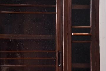 アンティーク家具　和製アンティーク　気泡ガラスがおしゃれな収納棚(下駄箱、戸棚、本箱)