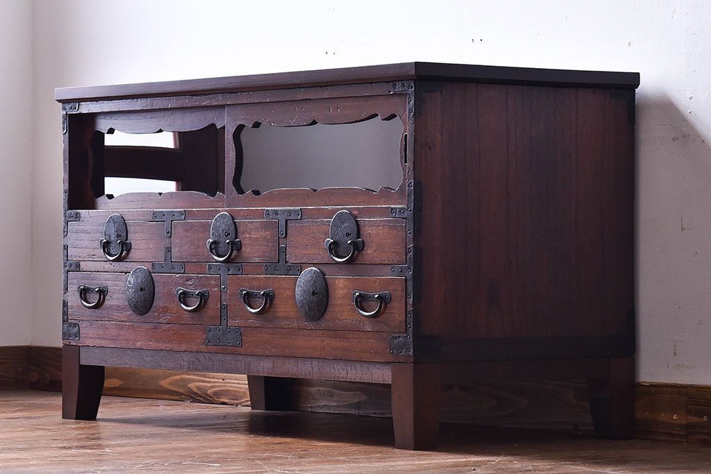 アンティーク家具　和製アンティーク　引き戸のデザインが魅力的なローチェスト(リビングボード、収納棚)