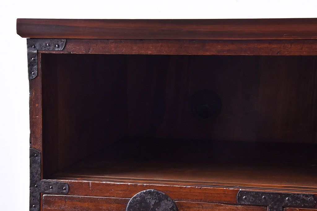 アンティーク家具　和製アンティーク　引き戸のデザインが魅力的なローチェスト(リビングボード、収納棚)