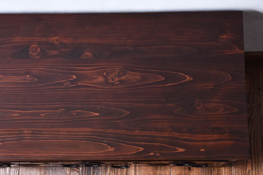 アンティーク家具　和製アンティーク　引き戸のデザインが魅力的なローチェスト(リビングボード、収納棚)