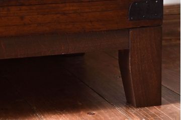 アンティーク家具　和製アンティーク　引き戸のデザインが魅力的なローチェスト(リビングボード、収納棚)