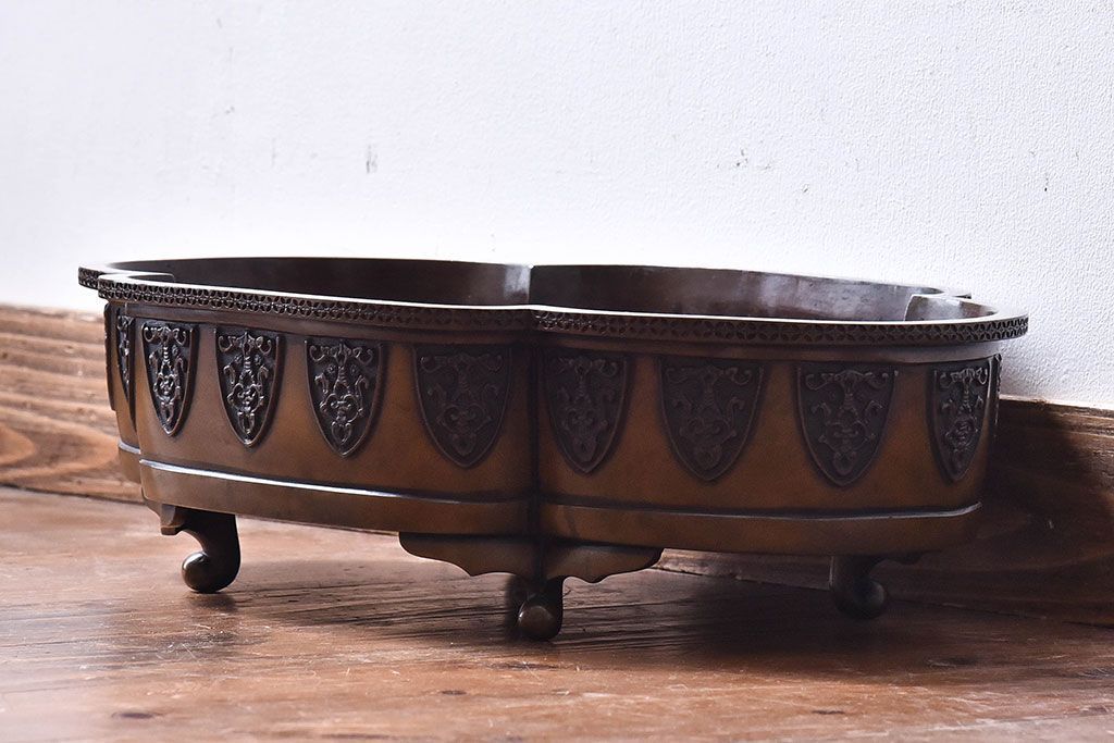 アンティーク雑貨　明治大正期　在銘　意匠が目を引く銅製水盤(花器)