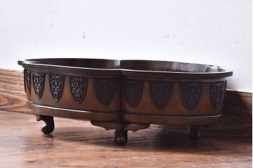 アンティーク雑貨　明治大正期　在銘　意匠が目を引く銅製水盤(花器)