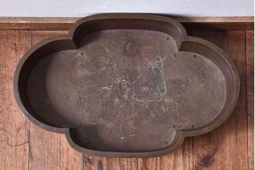 アンティーク雑貨　明治大正期　在銘　意匠が目を引く銅製水盤(花器)