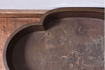 アンティーク雑貨　明治大正期　在銘　意匠が目を引く銅製水盤(花器)