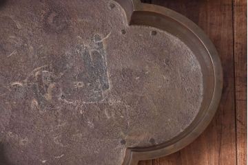 アンティーク雑貨　明治大正期　在銘　意匠が目を引く銅製水盤(花器)