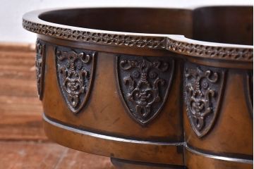 アンティーク雑貨　明治大正期　在銘　意匠が目を引く銅製水盤(花器)