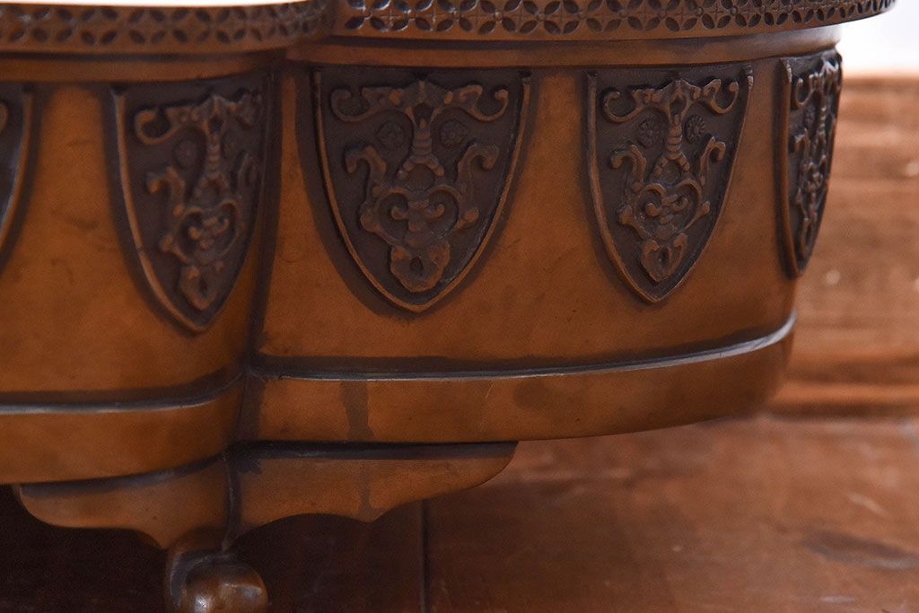 アンティーク雑貨　明治大正期　在銘　意匠が目を引く銅製水盤(花器)