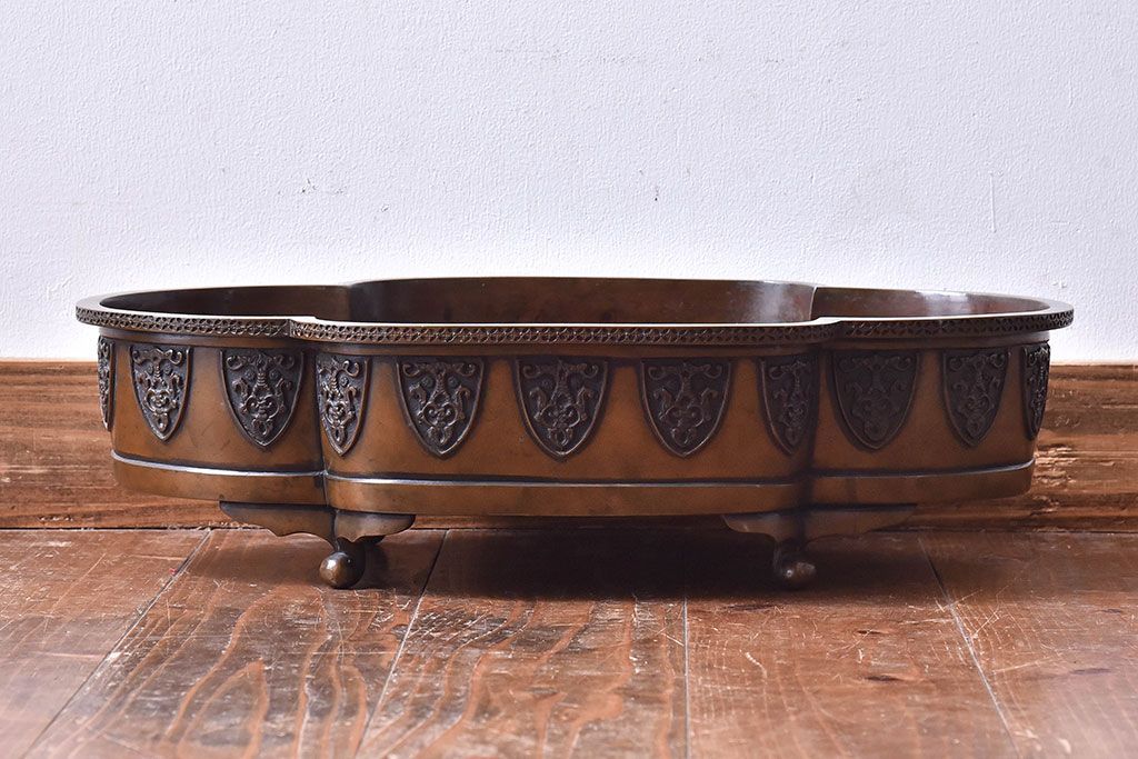 アンティーク雑貨　明治大正期　在銘　意匠が目を引く銅製水盤(花器)