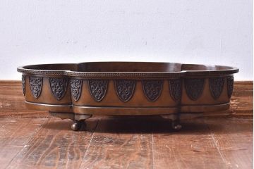 アンティーク雑貨　明治大正期　在銘　意匠が目を引く銅製水盤(花器)