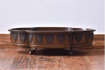 アンティーク雑貨　明治大正期　在銘　意匠が目を引く銅製水盤(花器)