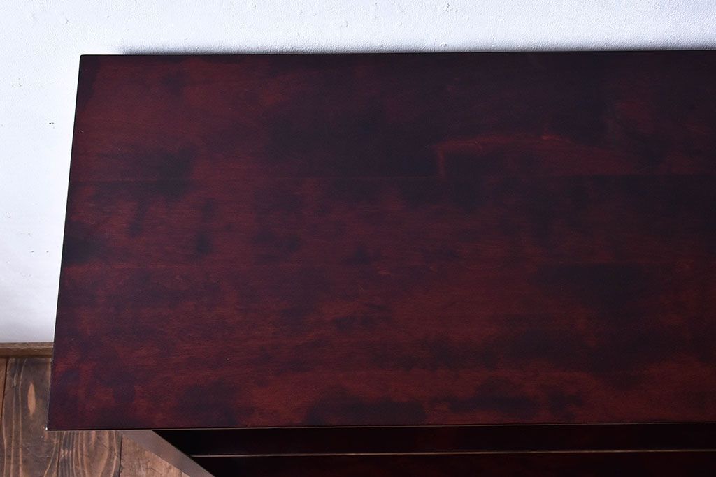 中古　九州民芸家具　カバ材　シックなデザインが魅力的な本棚(戸棚、飾り棚)