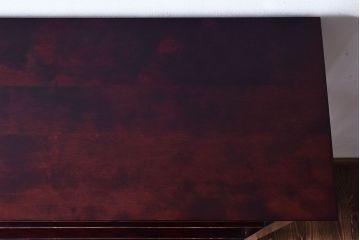 中古　九州民芸家具　カバ材　シックなデザインが魅力的な本棚(戸棚、飾り棚)